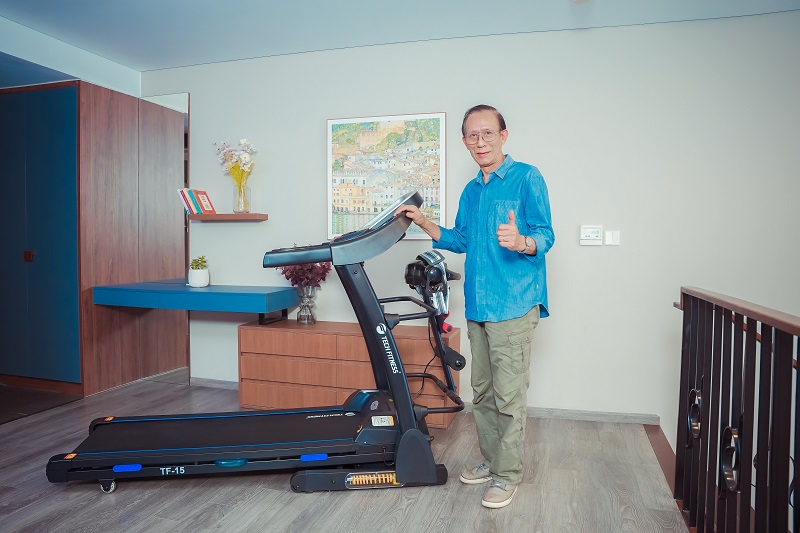 NSƯT Văn Báu rất hài lòng về máy chạy bộ Tech Fitness TF-15