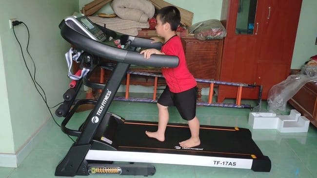 Có nên cho trẻ em sử dụng máy chạy bộ không? 